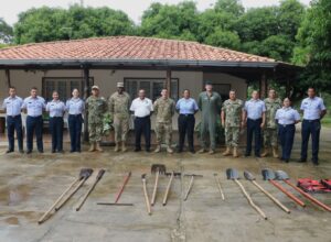 VISITA DE UNA COMITIVA DE LA GUARDIA NACIONAL DE MASSACHUSETTS A LA DIRECCIÓN AMBIENTAL DE LA FUERZA AÉREA