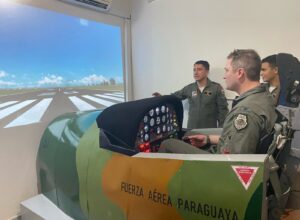 VISITA DE UNA COMITIVA DE LA GUARDIA NACIONAL DE MASSACHUSETTS AL GRUPO AEROTÁCTICO