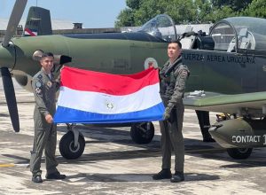 𝐎𝐅𝐈𝐂𝐈𝐀𝐋𝐄𝐒 𝐃𝐄 𝐋𝐀 𝐅𝐀𝐏 𝐅𝐈𝐍𝐀𝐋𝐈𝐙𝐀𝐍 𝐂𝐔𝐑𝐒𝐎 𝐃𝐄 𝐕𝐔𝐄𝐋𝐎 𝐀𝐕𝐀𝐍𝐙𝐀𝐃𝐎 𝐄𝐍 𝐔𝐑𝐔𝐆𝐔𝐀𝐘