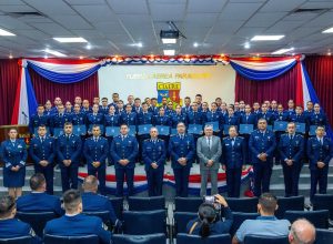 𝐂𝐄𝐑𝐄𝐌𝐎𝐍𝐈𝐀 𝐃𝐄 𝐂𝐋𝐀𝐔𝐒𝐔𝐑𝐀 𝐃𝐄𝐋 𝐂𝐔𝐑𝐒𝐎 𝐃𝐄 𝐄𝐒𝐓𝐀𝐍𝐃𝐀𝐑𝐈𝐙𝐀𝐂𝐈𝐎́𝐍 𝐏𝐀𝐑𝐀 𝐋𝐎𝐒 𝐒𝐄𝐍̃𝐎𝐑𝐄𝐒 𝐎𝐅𝐈𝐂𝐈𝐀𝐋𝐄𝐒 𝐘 𝐒𝐔𝐁 𝐎𝐅𝐈𝐂𝐈𝐀𝐋𝐄𝐒 𝐃𝐄𝐋 𝐂𝐔𝐀𝐃𝐑𝐎 𝐏𝐑𝐎𝐅𝐄𝐒𝐈𝐎𝐍𝐀𝐋 𝐃𝐄 𝐂𝐀𝐑𝐑𝐄𝐑𝐀 𝐂𝐎𝐌𝐏𝐋𝐄𝐌𝐄𝐍𝐓𝐀𝐑𝐈𝐀.