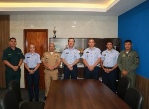 𝐕𝐈𝐒𝐈𝐓𝐀 𝐏𝐑𝐎𝐓𝐎𝐂𝐎𝐋𝐀𝐑 𝐃𝐄𝐋 𝐒𝐄𝐂𝐑𝐄𝐓𝐀𝐑𝐈𝐎 𝐃𝐄𝐋 𝐀𝐆𝐑𝐄𝐆𝐀𝐃𝐎 𝐌𝐈𝐋𝐈𝐓𝐀𝐑, 𝐍𝐀𝐕𝐀𝐋 𝐘 𝐀𝐄𝐑𝐎𝐍𝐀́𝐔𝐓𝐈𝐂𝐎 𝐃𝐄 𝐋𝐀 𝐄𝐌𝐁𝐀𝐉𝐀𝐃𝐀 𝐃𝐄 𝐋𝐀 𝐑𝐄𝐏𝐔́𝐁𝐋𝐈𝐂𝐀 𝐃𝐄 𝐂𝐎𝐋𝐎𝐌𝐁𝐈𝐀 𝐄𝐍 𝐏𝐀𝐑𝐀𝐆𝐔𝐀𝐘.