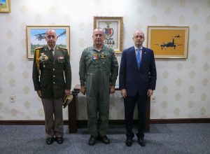 𝐕𝐈𝐒𝐈𝐓𝐀 𝐏𝐑𝐎𝐓𝐎𝐂𝐎𝐋𝐀𝐑 𝐃𝐄 𝐒.𝐄. 𝐄𝐋 𝐒𝐄𝐍̃𝐎𝐑 𝐄𝐌𝐁𝐀𝐉𝐀𝐃𝐎𝐑 𝐃𝐄 𝐋𝐀 𝐑𝐄𝐏𝐔́𝐁𝐋𝐈𝐂𝐀 𝐎𝐑𝐈𝐄𝐍𝐓𝐀𝐋 𝐃𝐄𝐋 𝐔𝐑𝐔𝐆𝐔𝐀𝐘 𝐄𝐍 𝐋𝐀 𝐑𝐄𝐏𝐔́𝐁𝐋𝐈𝐂𝐀 𝐃𝐄𝐋 𝐏𝐀𝐑𝐀𝐆𝐔𝐀𝐘